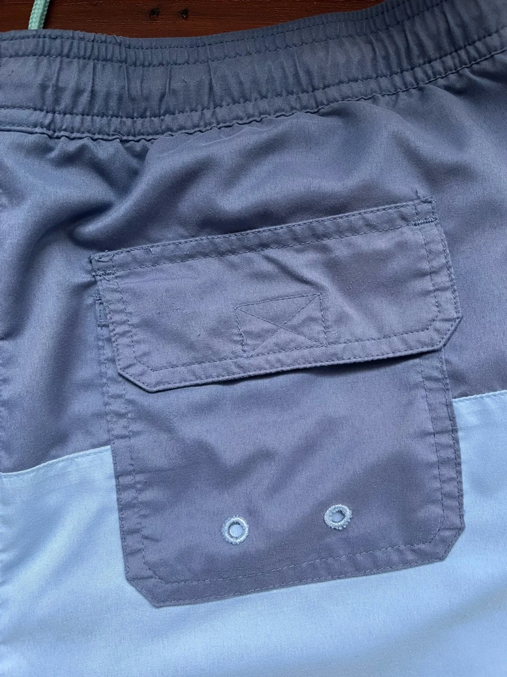 Vineyard Vines Boy’s Colorblock Blue Swim Shorts-XL (18)